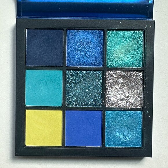 HUDA BEAUTY Sapphire Obsessions 9-Shade Eyeshadow Mini Palette - Picture 3 of 6